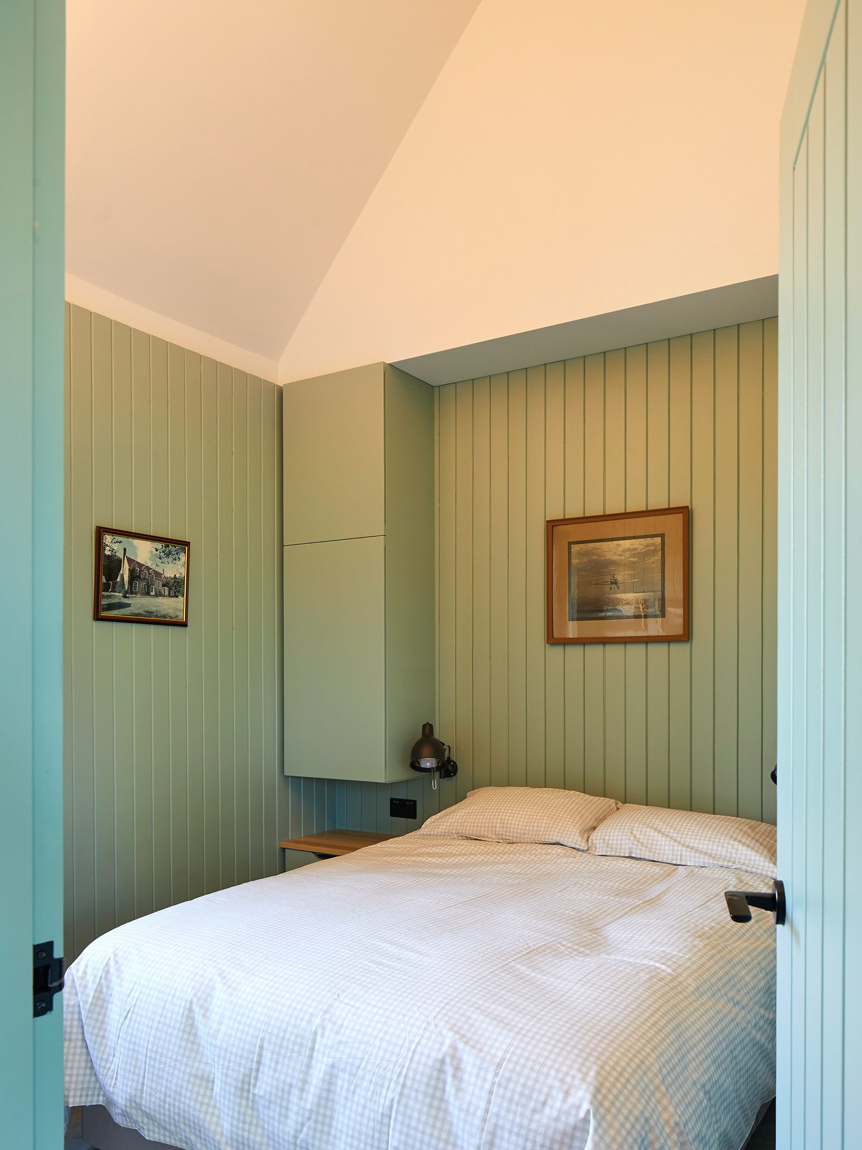 Pale green timber wall panels in bedroom | cdc studio cambridge architects