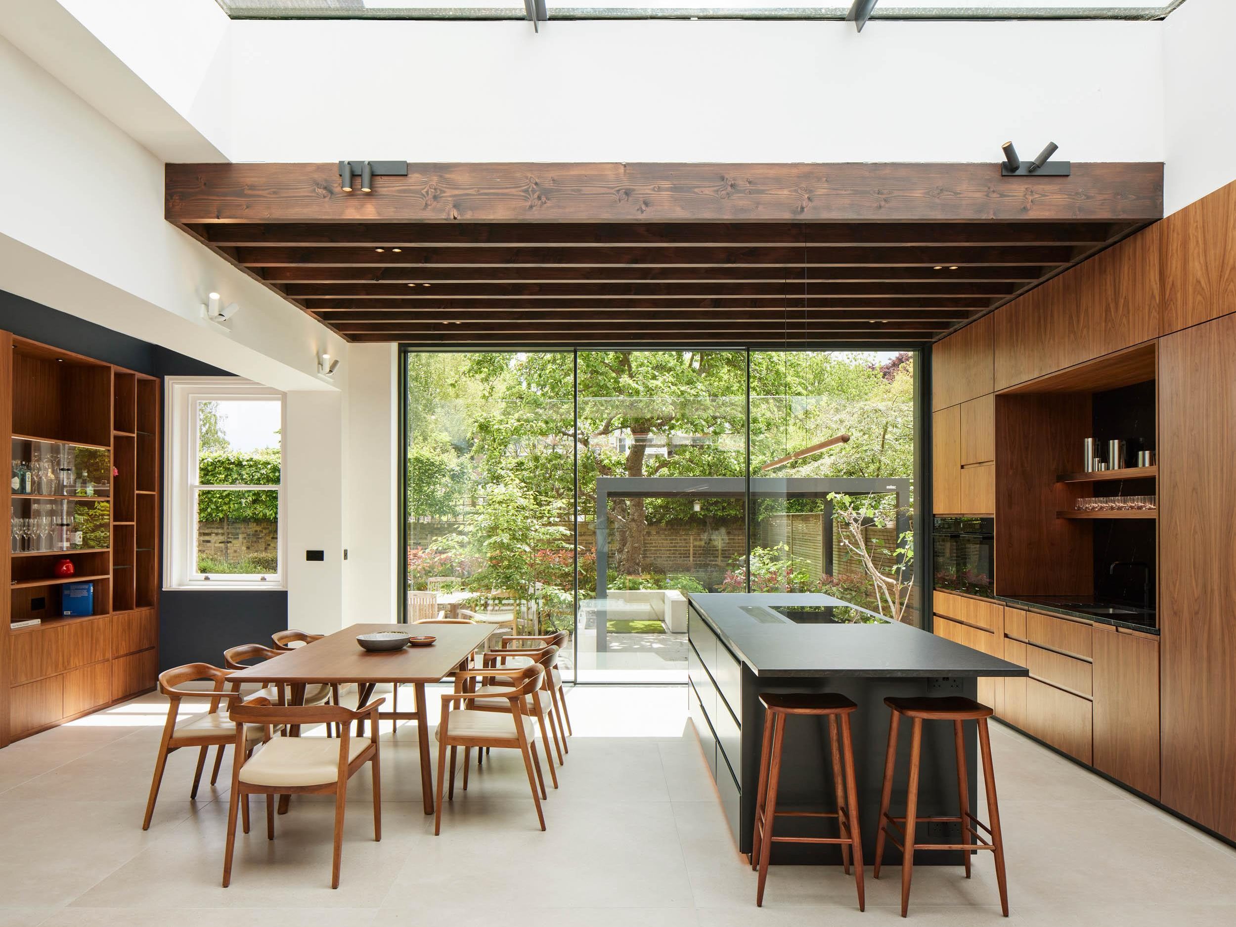 Contemporary kitchen and dining area with views to the garden | cdc studio cambridge architects
