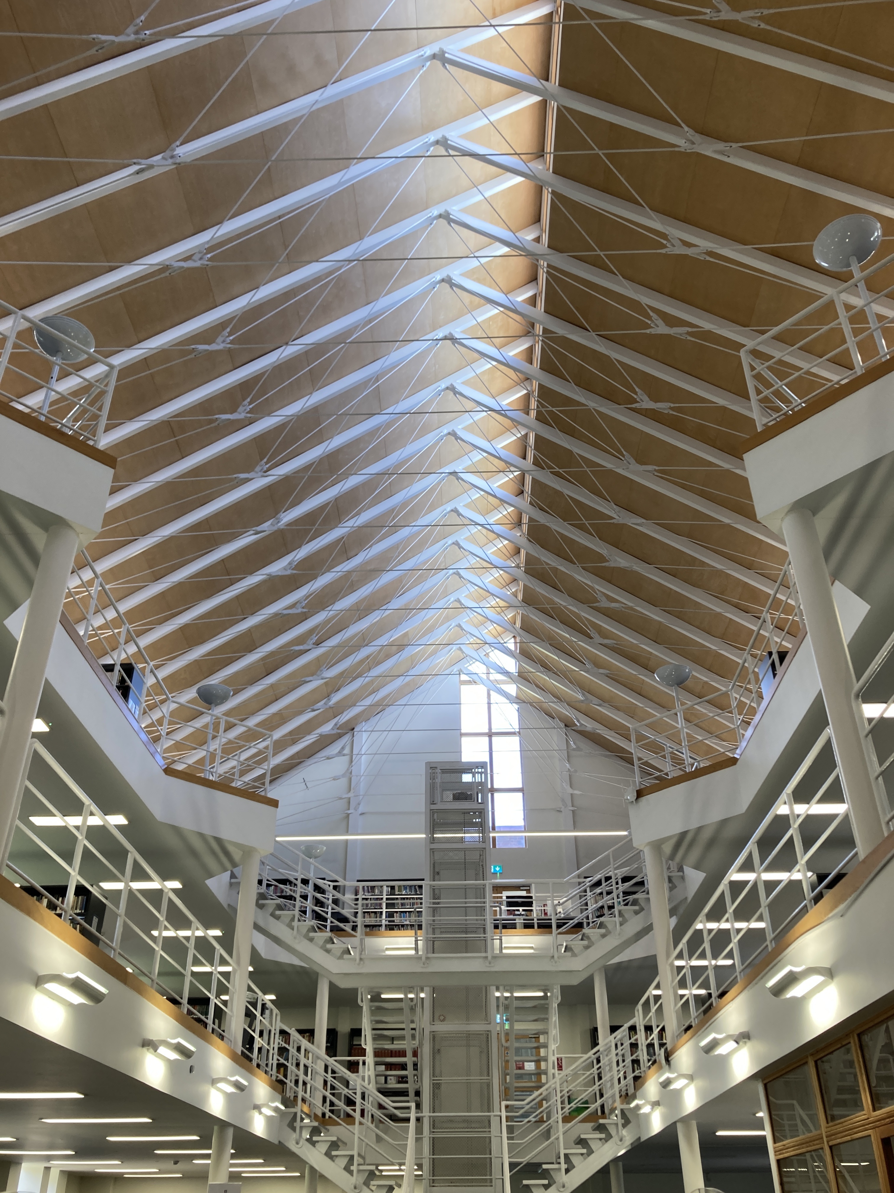 Interior view of Homerton College Library, Cambridge | cdc studio cambridge architects