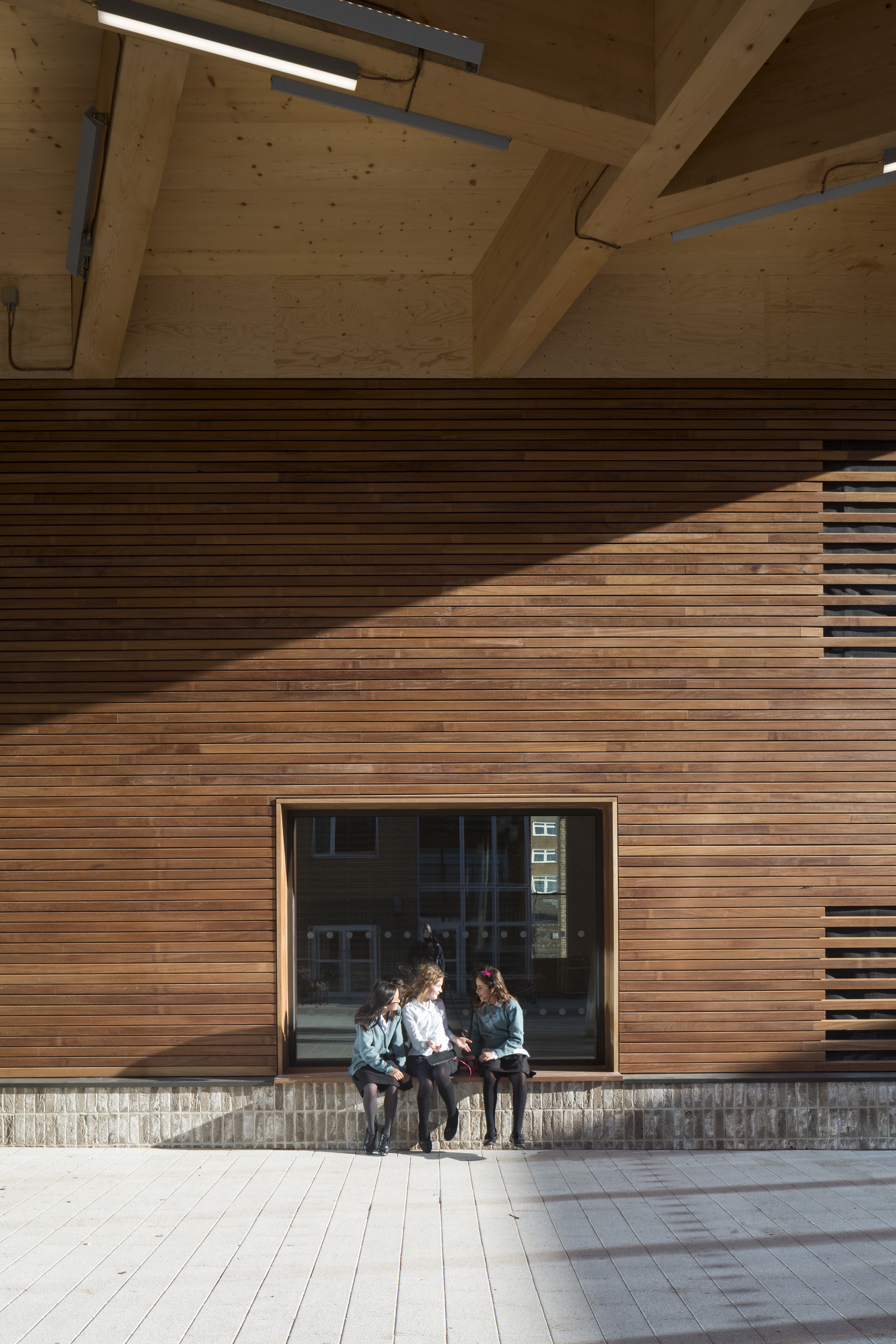 school children sitting under the main canopy at the stephen perse foundation | CDC Studio Cambridge architects
